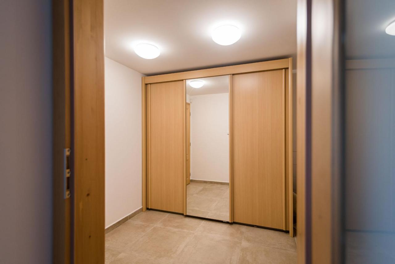 סמילי Ayni Apartman מראה חיצוני תמונה